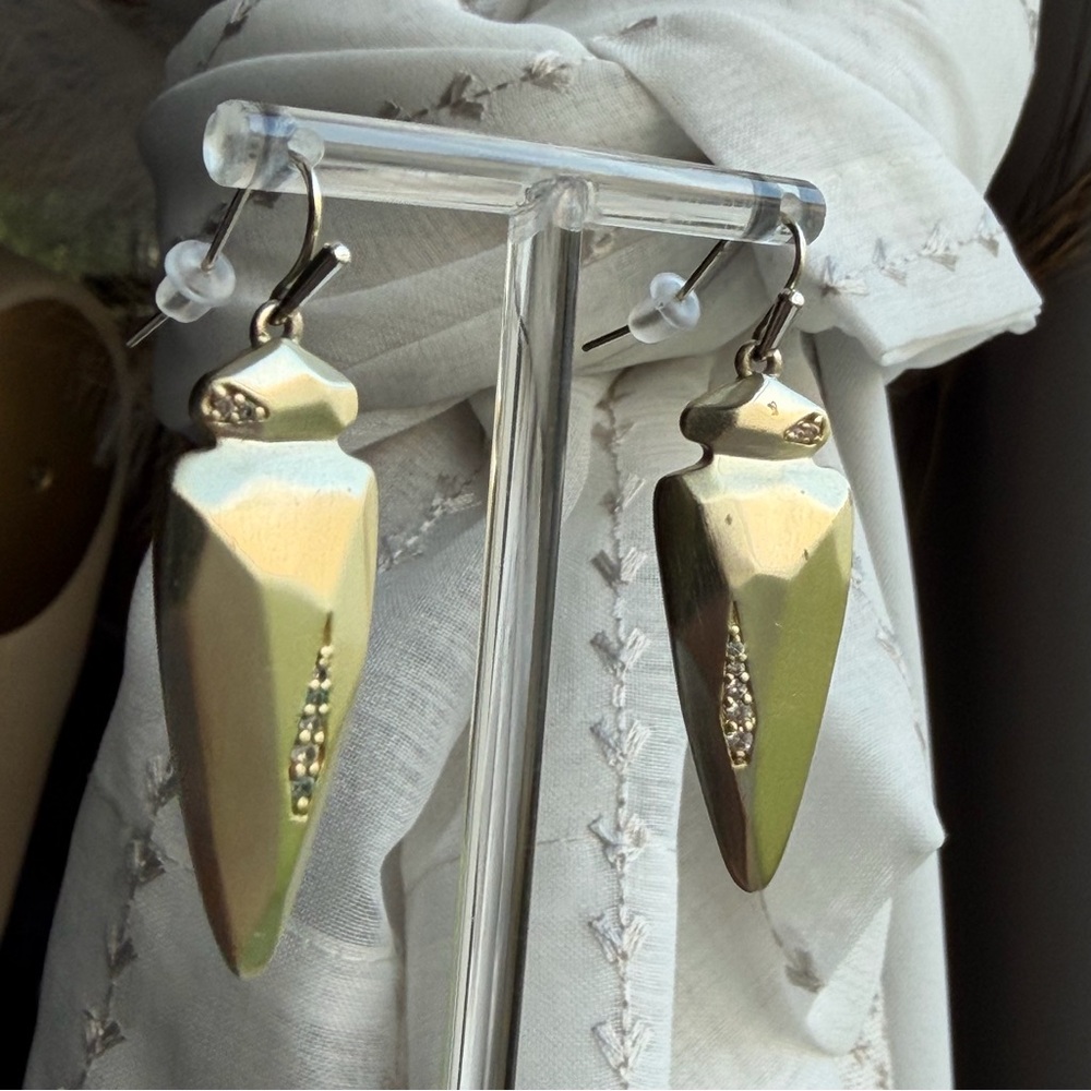 Kendra Scott | Kendra Scott Stephanie Earrings Arrowhead Design in Faceted Gold